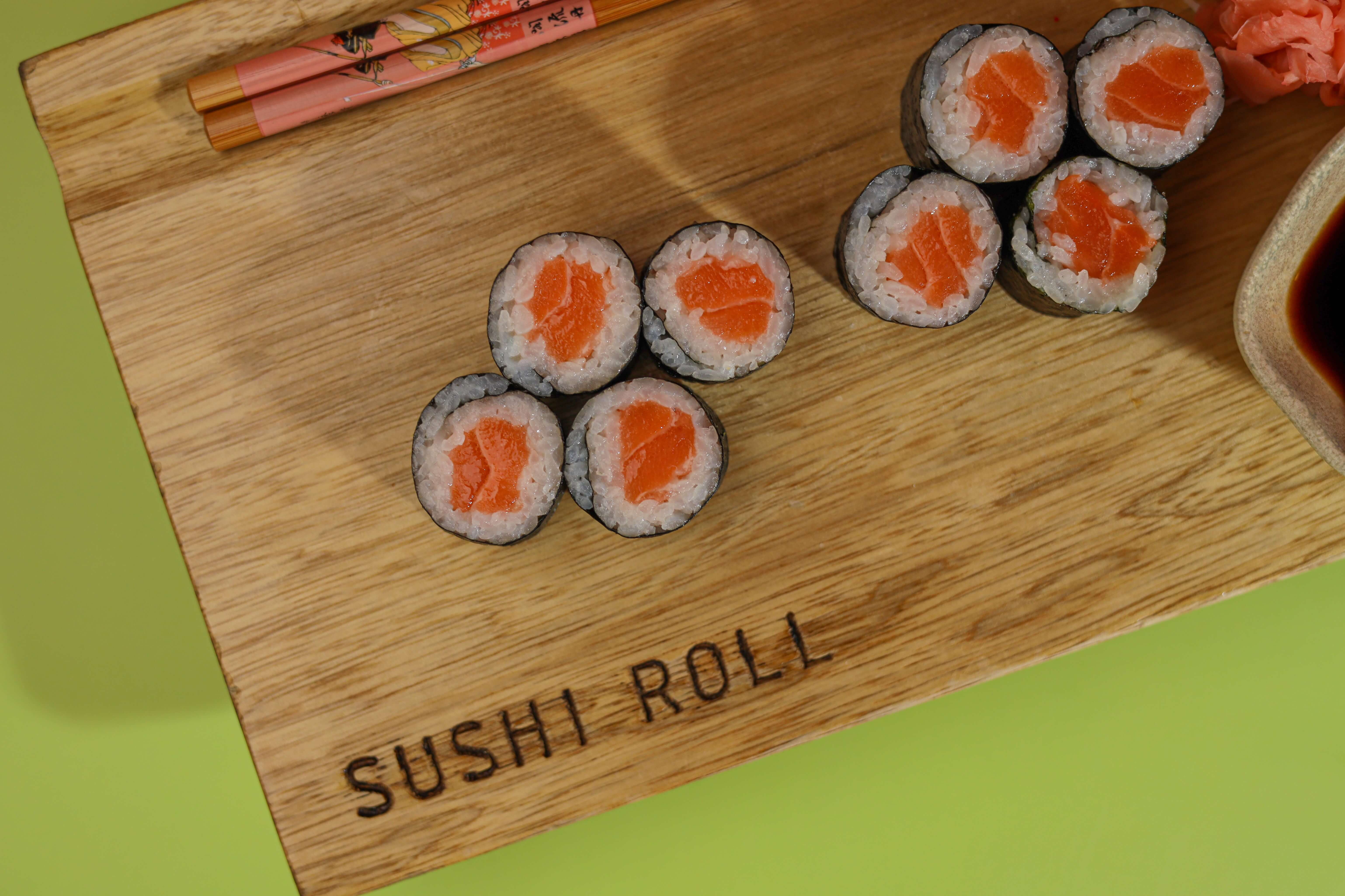 Maki Salmon (8 pieces)